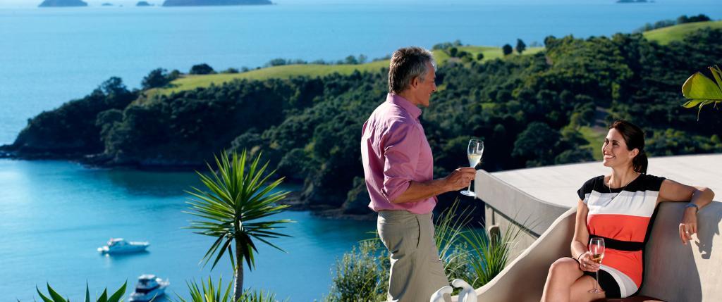 D116 hero new zealand luxury lodges on waiheke island wine couple romance vacation auckland 2000x837 packages romantic