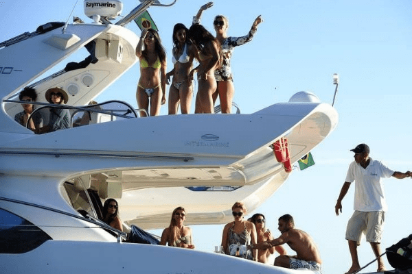 yacht party 600x400 1 BACHELOR PARTY